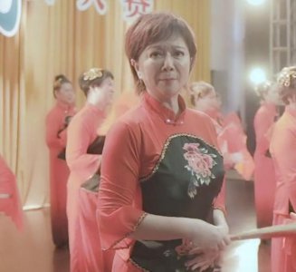 ​蔡明今年多大年龄(59岁蔡明片场花絮曝光)