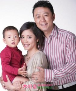 ​52岁郭涛首合照老婆掩藏13年想不到竟然熟悉的她