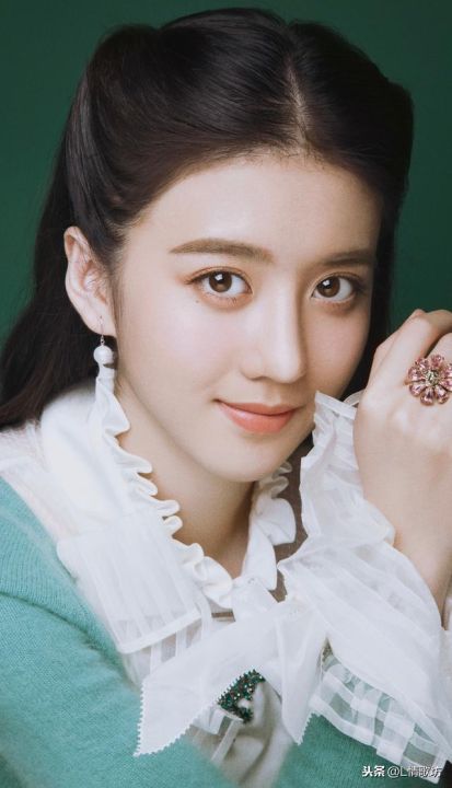 看窗外的世界繁华喧闹的夜（ 半吨兄弟的歌词文章分享）