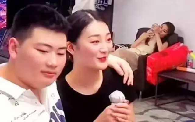 陈亚男学历、家庭背景被曝：并非本科只初中学历，父母皆是普通人