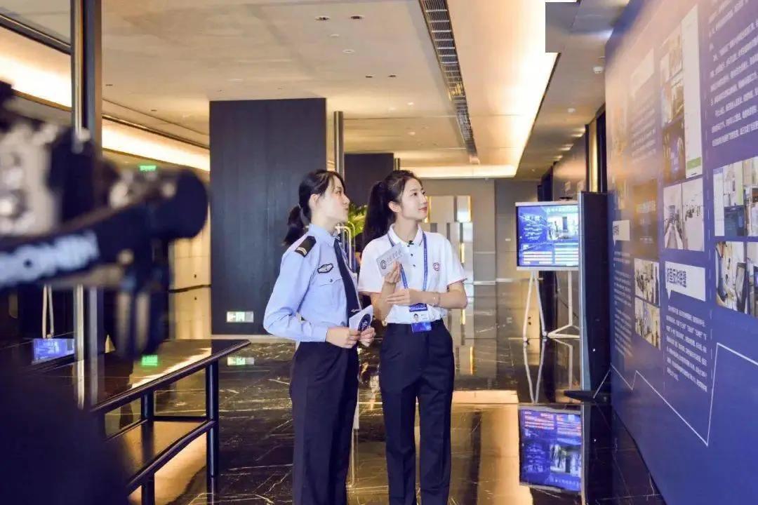 警察张津瑜个人资料简历（中国警察网记者张津瑜现场直播数智南湖论坛）