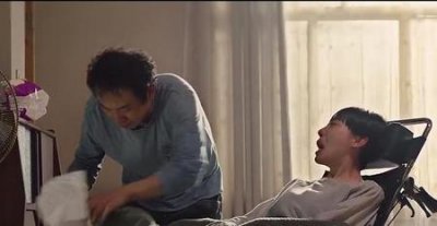 ​明星私生活应不应该被挖掘?(明星的私生活应该被曝光吗辩论)