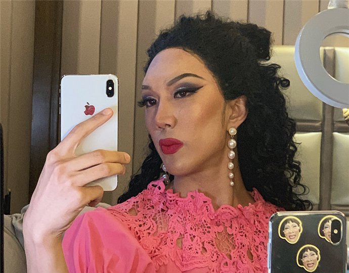 韩美娟的资料背景真名叫什么 走不寻常的路子成功爆红