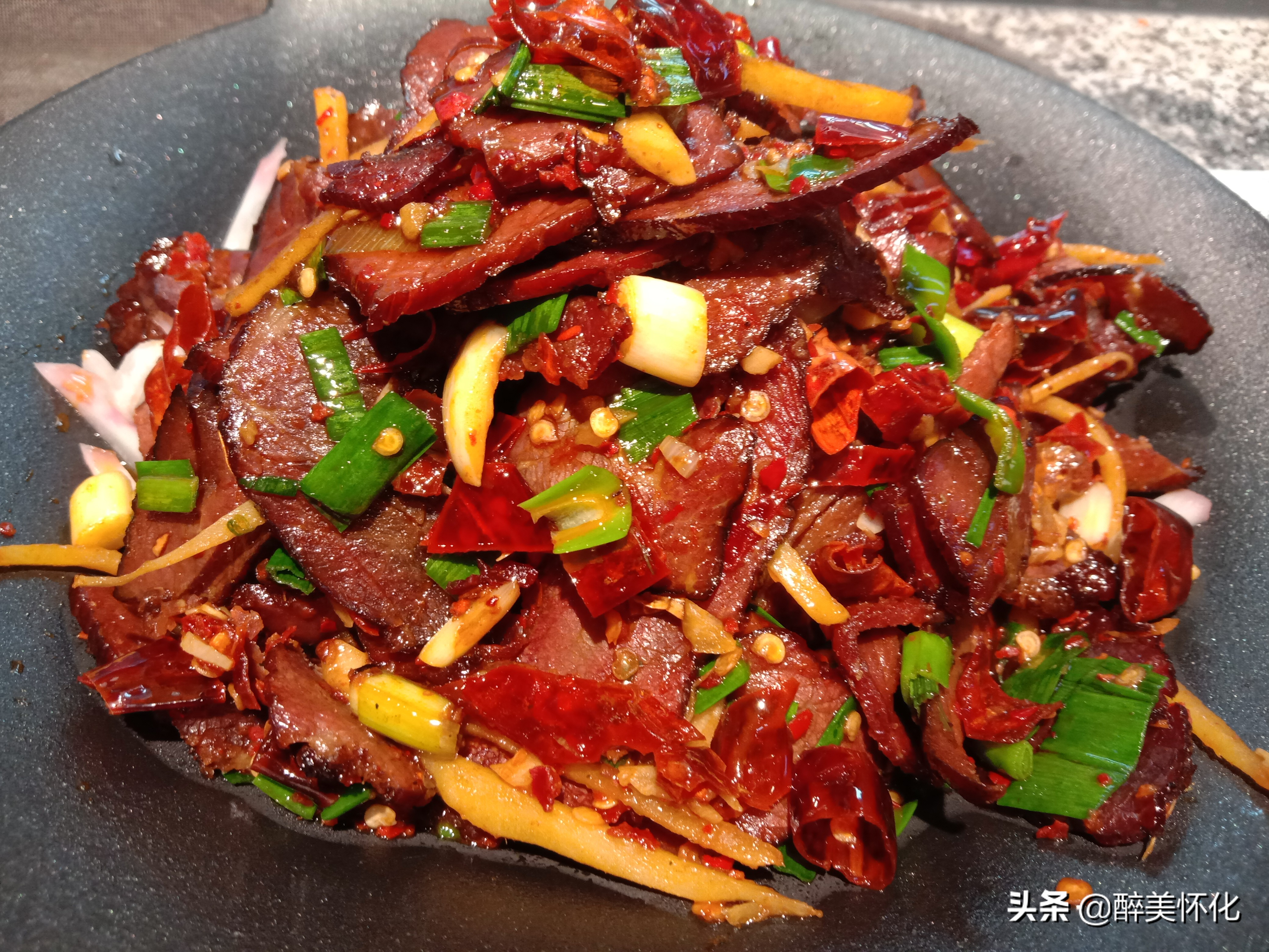 腊牛肉怎么做好吃家常做法（香辣可口的腊牛肉做法）