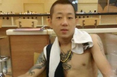 ​王小源怎么进的监狱 为了取悦观众做出辣眼睛的事