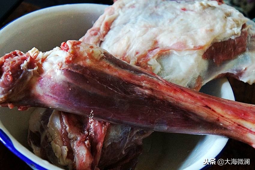 烀羊腿的做法和配料（烀羊腿的烹饪步骤分享）