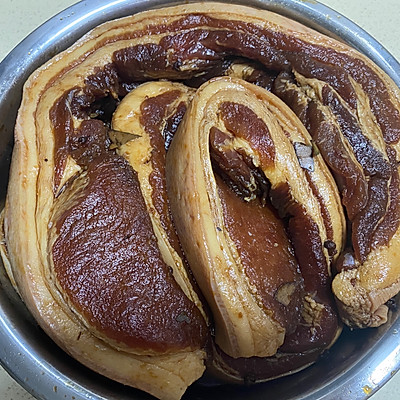 腌腊肉的做法(百吃不腻的腌制腊肉教程步骤)
