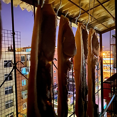 腌腊肉的做法(百吃不腻的腌制腊肉教程步骤)