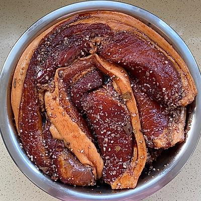 腌腊肉的做法(百吃不腻的腌制腊肉教程步骤)