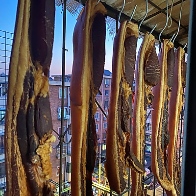 腌腊肉的做法(百吃不腻的腌制腊肉教程步骤)