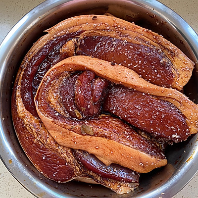 腌腊肉的做法(百吃不腻的腌制腊肉教程步骤)