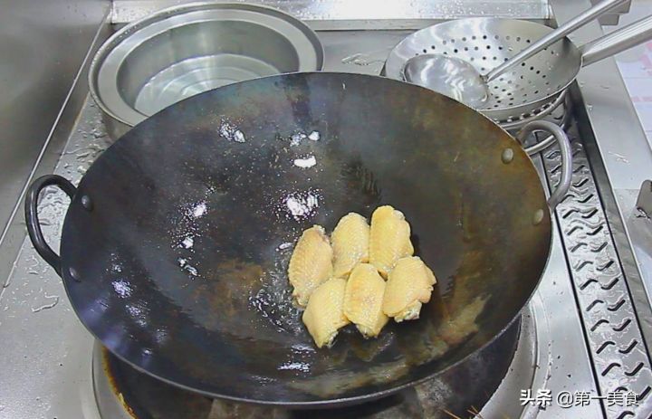 可乐鸡翅做法（鲜美嫩口的可乐鸡翅教程分享）