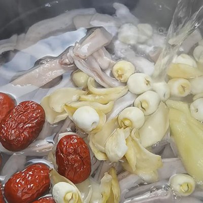 猪肚炖什么好吃又营养（营养又美味猪肚鸡的教程分享）