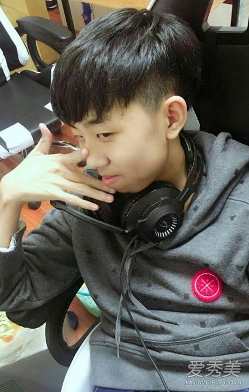 斗鱼xleft小叮当是谁？斗鱼xleft小叮当微博个人资料照片