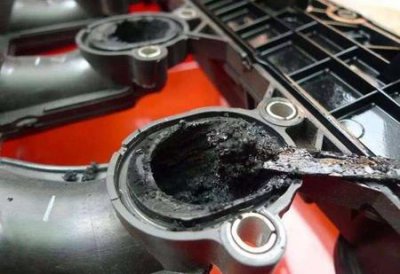 ​怎么判断车子有积碳(如何判断发动机积碳)