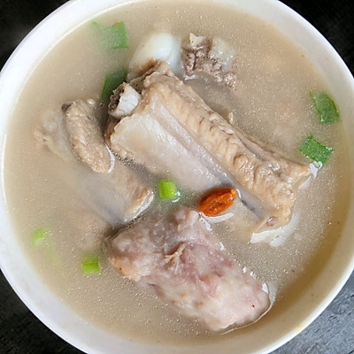 芋头炖排骨（南方人最爱的芋头排骨汤详细步骤）