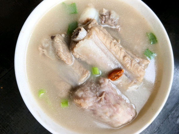 芋头炖排骨（南方人最爱的芋头排骨汤详细步骤）