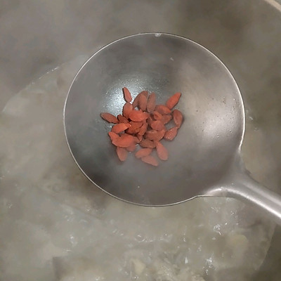 芋头炖排骨（南方人最爱的芋头排骨汤详细步骤）