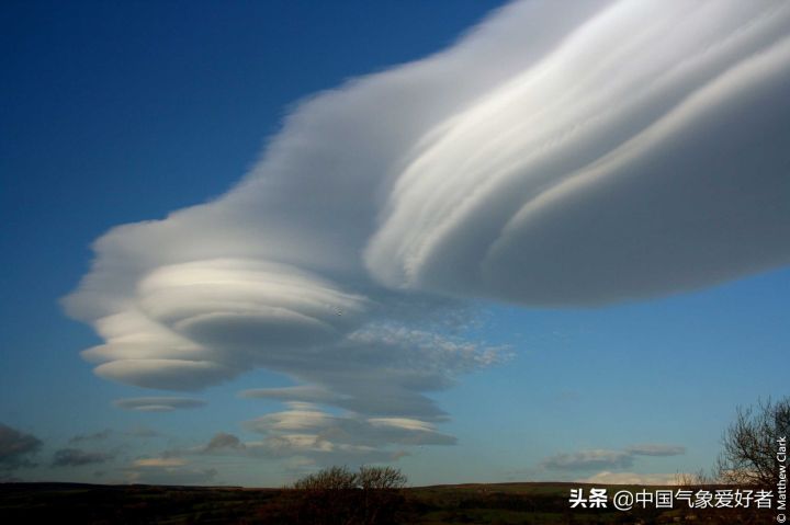 荚状云预示着什么天气（北方出现玫瑰荚状云是坏天气前兆）