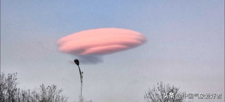 荚状云预示着什么天气（北方出现玫瑰荚状云是坏天气前兆）