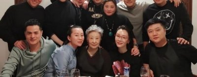 ​他是陈数同学，当过服务员，结婚半年闪离，如今娶小13岁娇妻