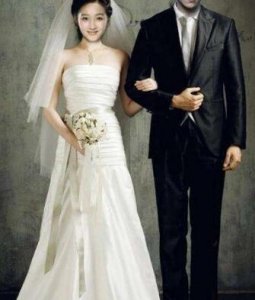 ​鹿晗方辟谣求婚在等等，如果结婚的话会官宣的