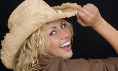 ​女人把自己打扮的漂亮的重要性(喜欢穿职业装的女性心理)