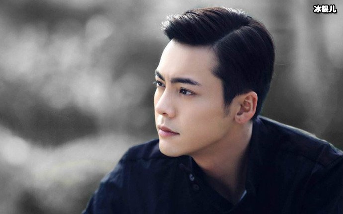 陈伟霆自弹自唱