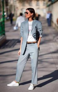 ​女孩子喜欢中性打扮(喜欢中性打扮的女孩是啥成因)