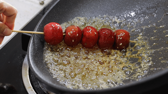 冰糖葫芦的糖浆怎么熬（掌握熬糖3步曲糖衣酥脆透亮）