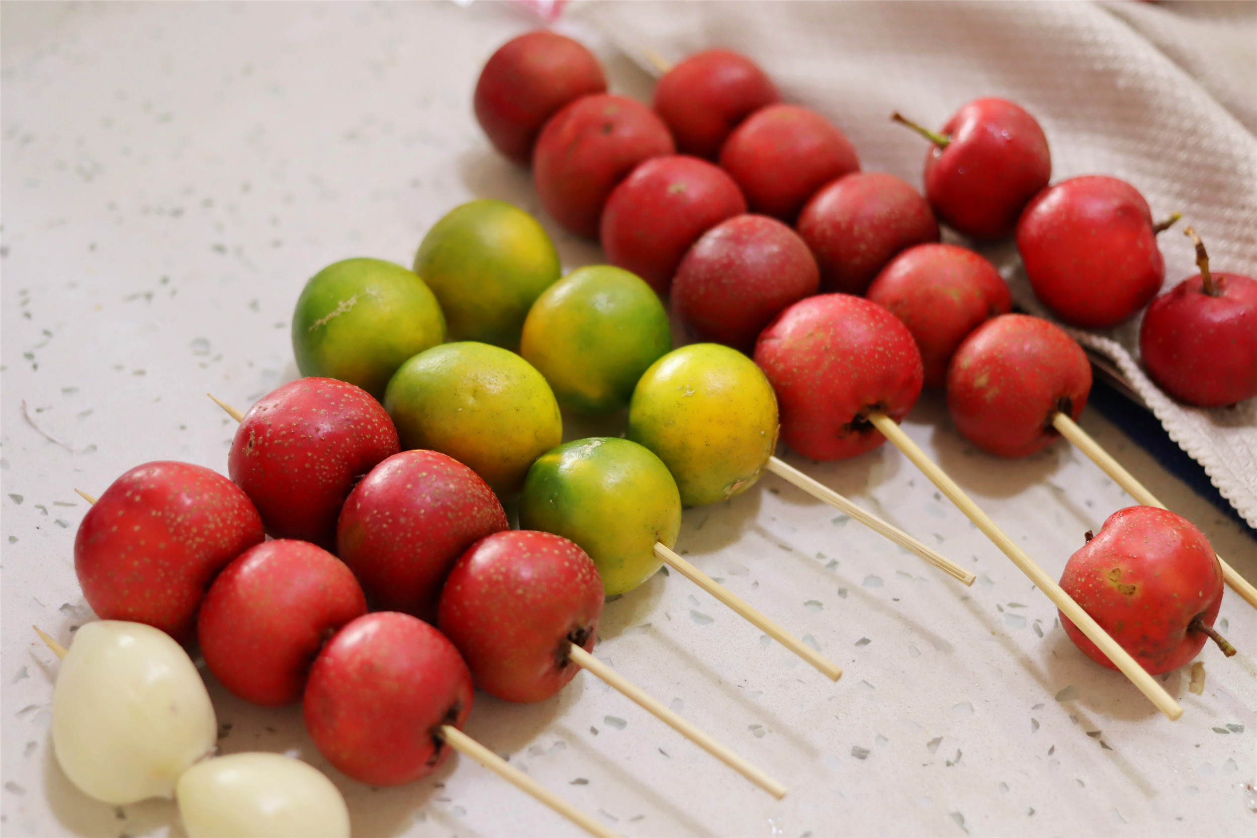 冰糖葫芦的糖浆怎么熬（掌握熬糖3步曲糖衣酥脆透亮）