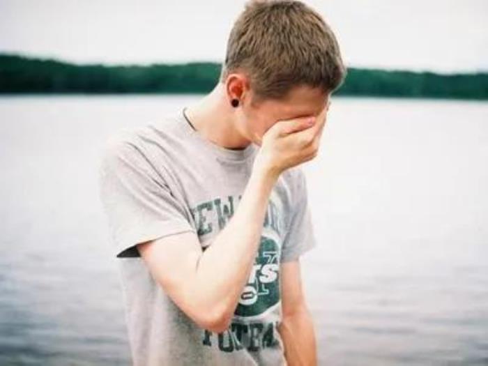 男人分手后的反感期（分手后的男人八种心态）