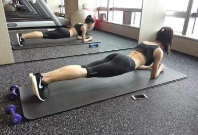 ​女生马甲线一个月能练出来吗