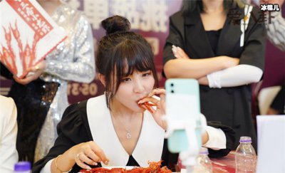 ​快手大胃王网红猫妹妹是谁，因为和达少恋情被曝掉粉