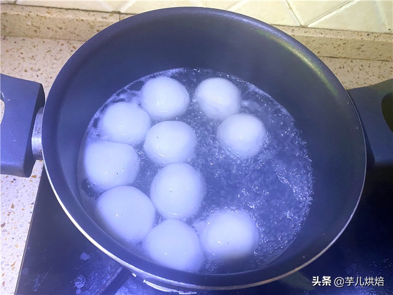 芝麻汤圆的做法（自制黑芝麻汤圆流心馅料甜而不腻）