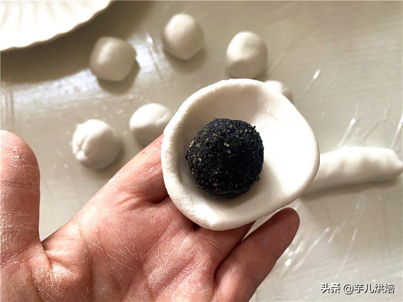 芝麻汤圆的做法（自制黑芝麻汤圆流心馅料甜而不腻）