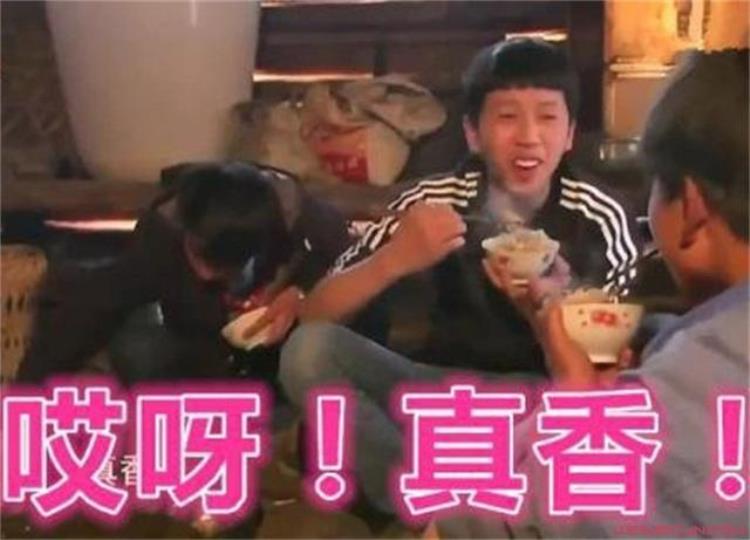 为什么外国人坐地铁不玩手机「为啥外国人不在地铁上看手机地铁上的上进外国青年」