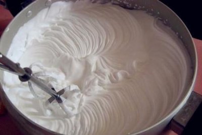 ​怎么打发奶油好吃(淡奶油怎么打发奶油)