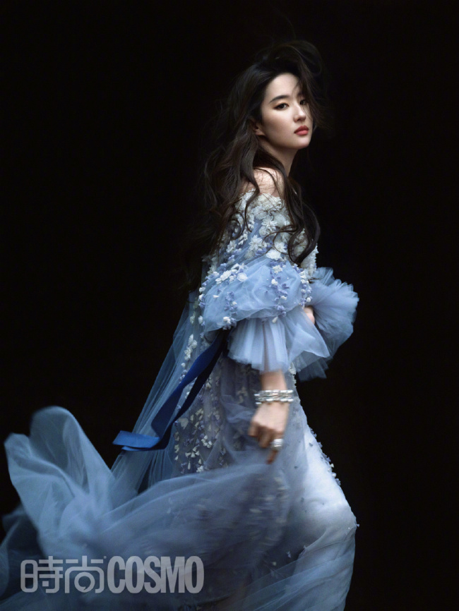 又仙又美！刘亦菲红裙雕刻感大片释出