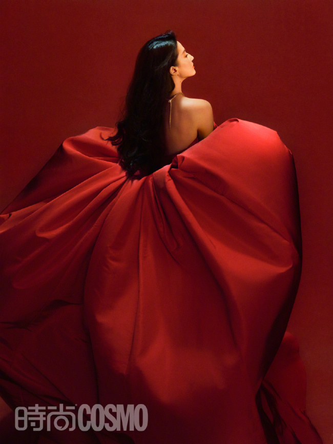 又仙又美！刘亦菲红裙雕刻感大片释出