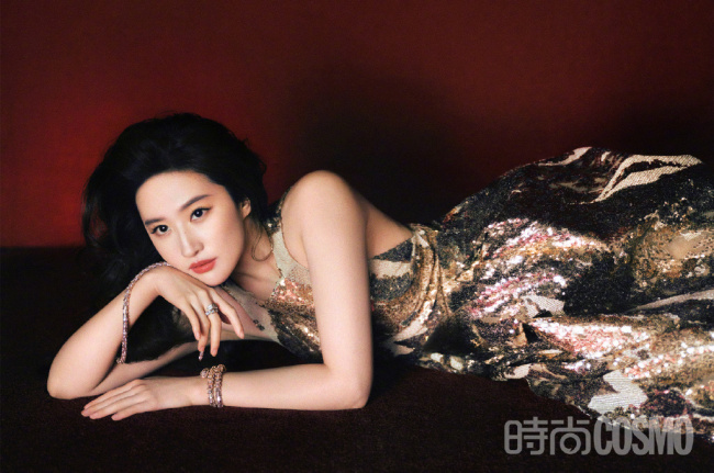 又仙又美！刘亦菲红裙雕刻感大片释出