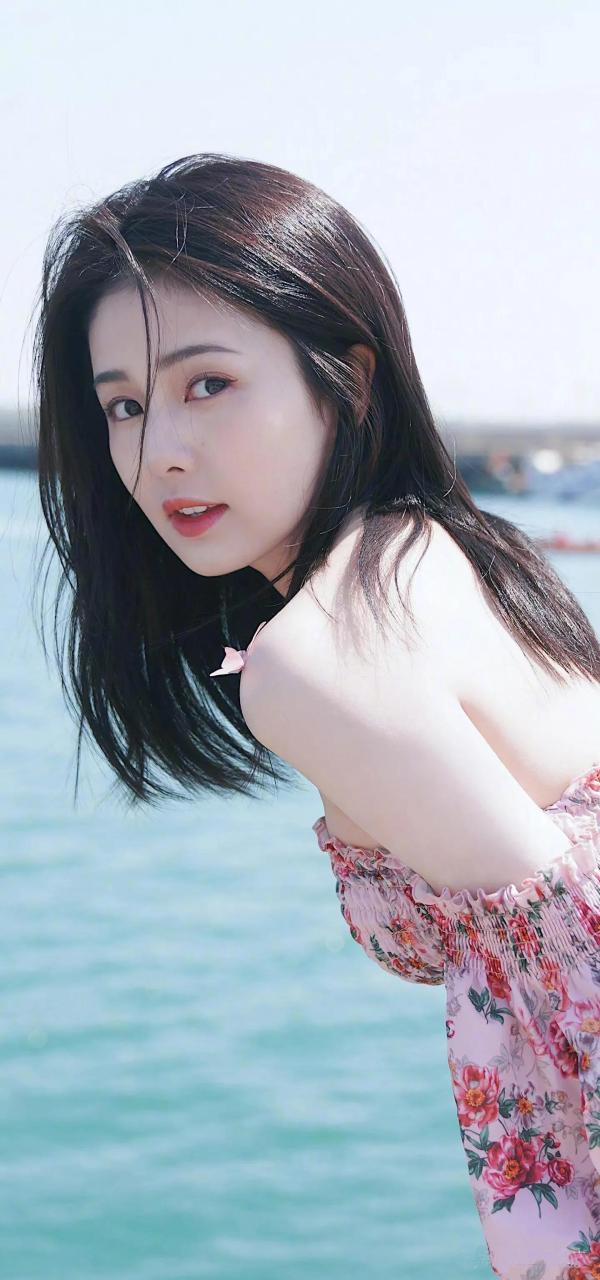 花枝招展拼音和解释（花枝招展有三种意思）