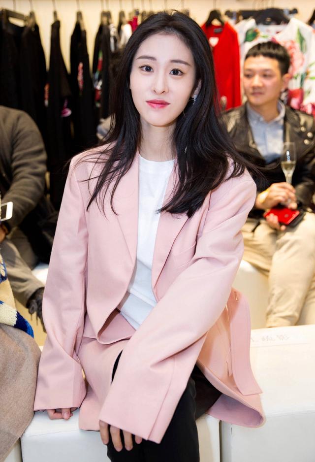 华晨宇图片（“火星弟弟”华晨宇:原生家庭伤害太深）