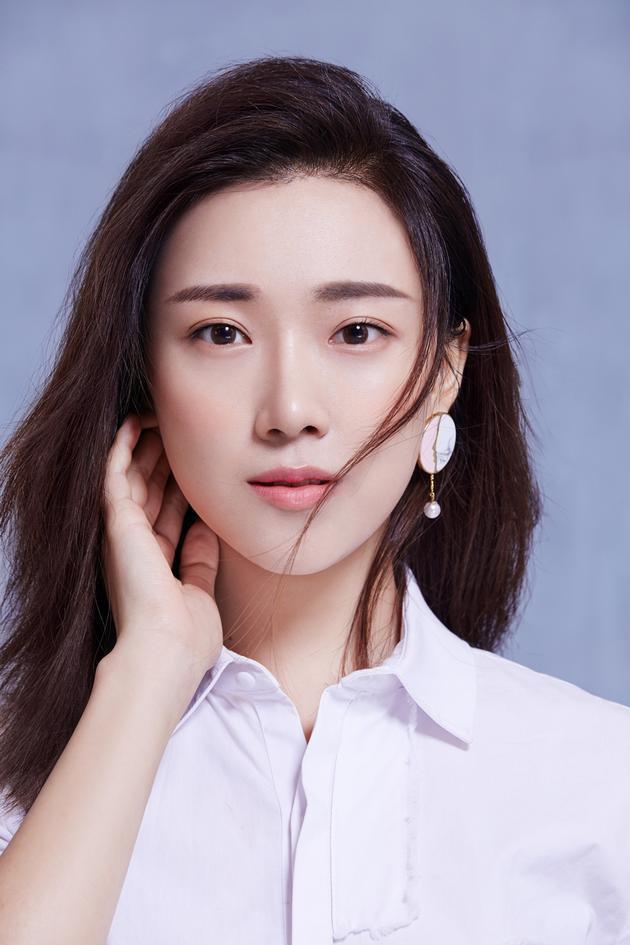 菅纫姿个人资料写真作品