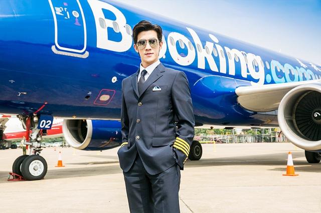 飞行员大概一个月工资有多少（飞行员年薪百万）(1)