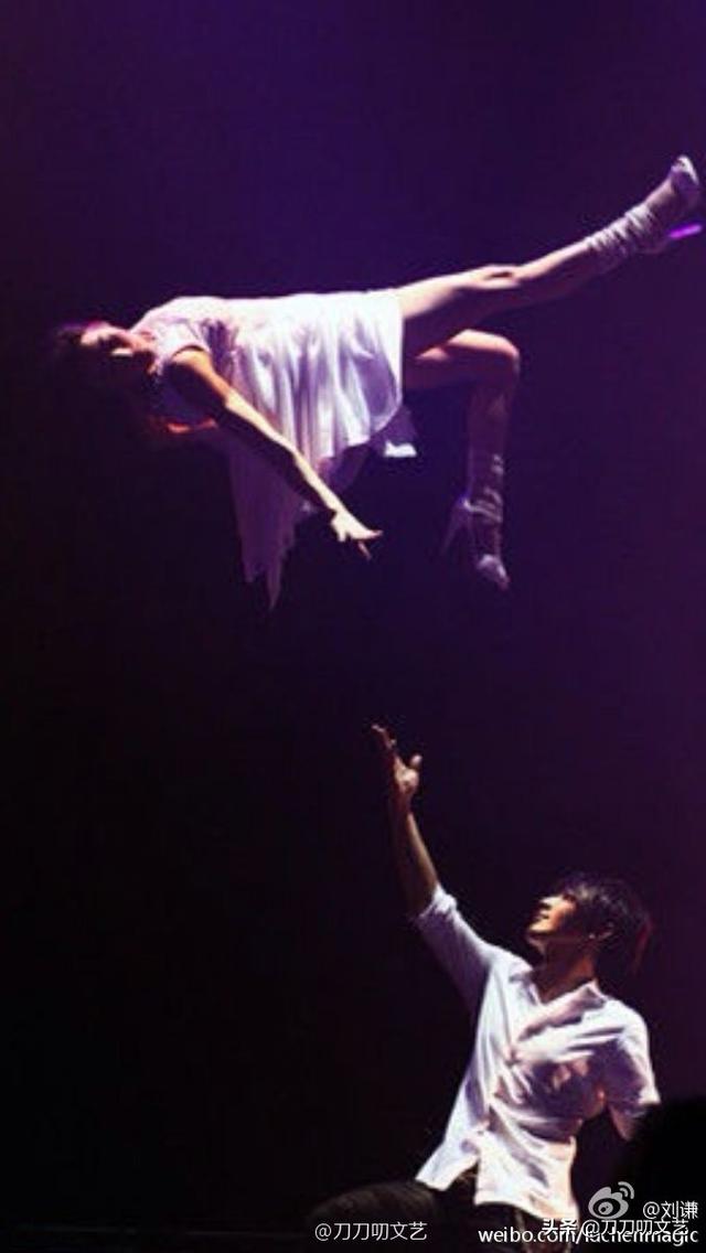 刘谦董卿第一次合作是什么时候(刘谦时隔六年重返春晚)(5)