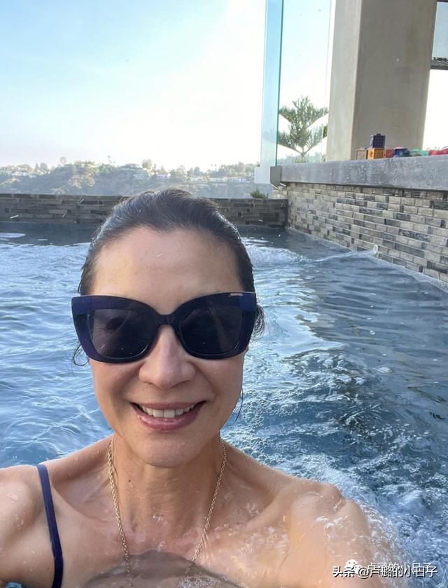 杨紫琼22岁到56岁（杨紫琼60岁生日公开包包里的秘密）(42)