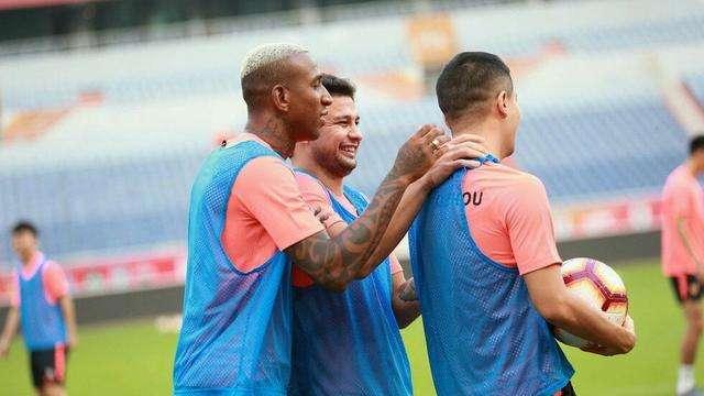 黄博文广州恒大(性格开朗球商极高)(4)