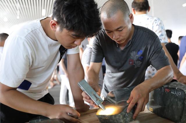 四会玉石批发市场位置（四会市玉石原料交流会今天启动）(13)