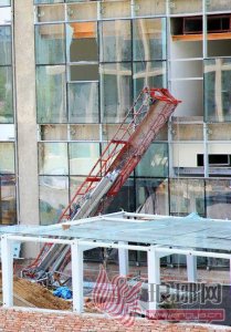 ​湖北某工地吊篮坠落（武汉两名工人高楼吊篮施工因大风遇难）